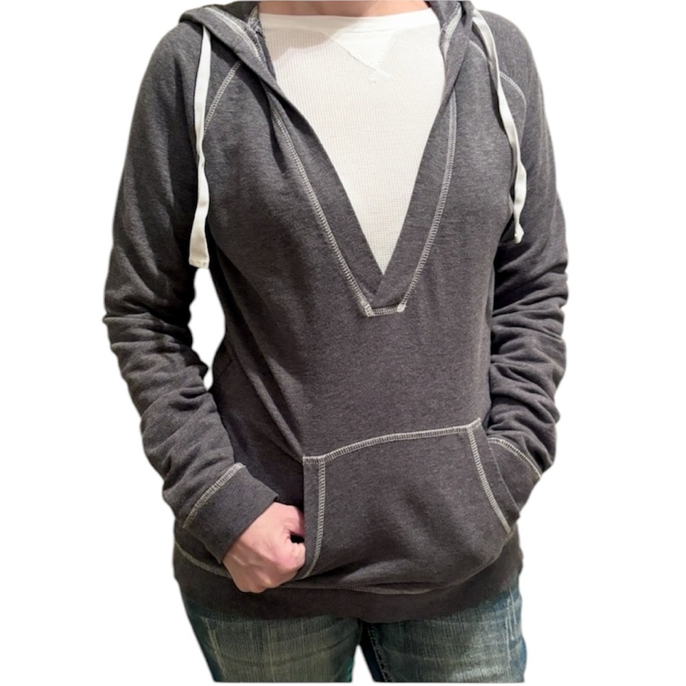 Junior’s Medium Converse One Star Long Sleeve Gray V-neck Pullover Hoodie